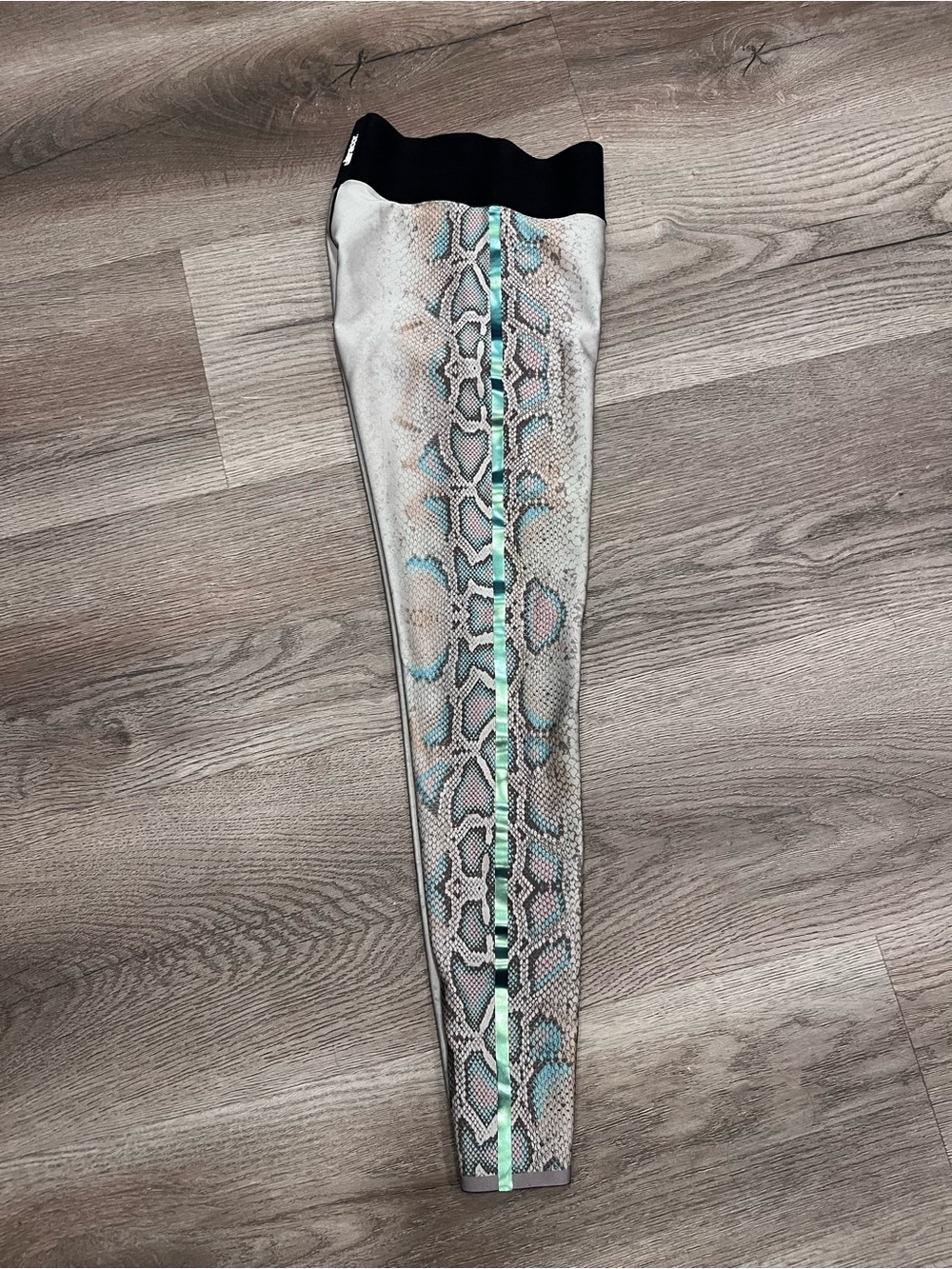 Ultracor python scent Snake-Print Leggings in Gray with Teal Stripe